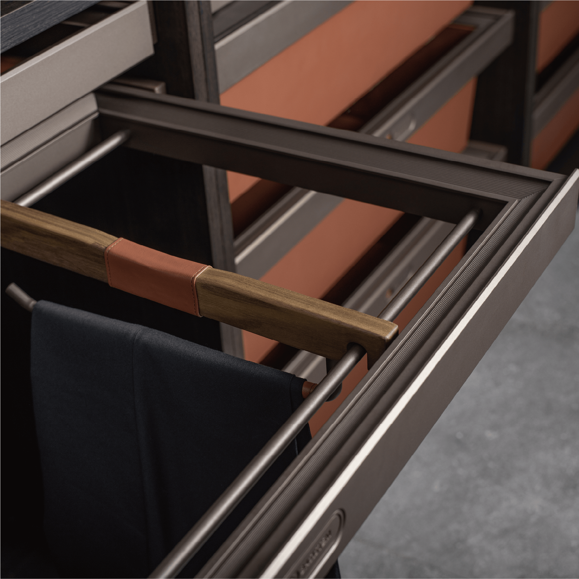 [BASISTEM] BRUGG Walnut Pull-Out Trousers Rack