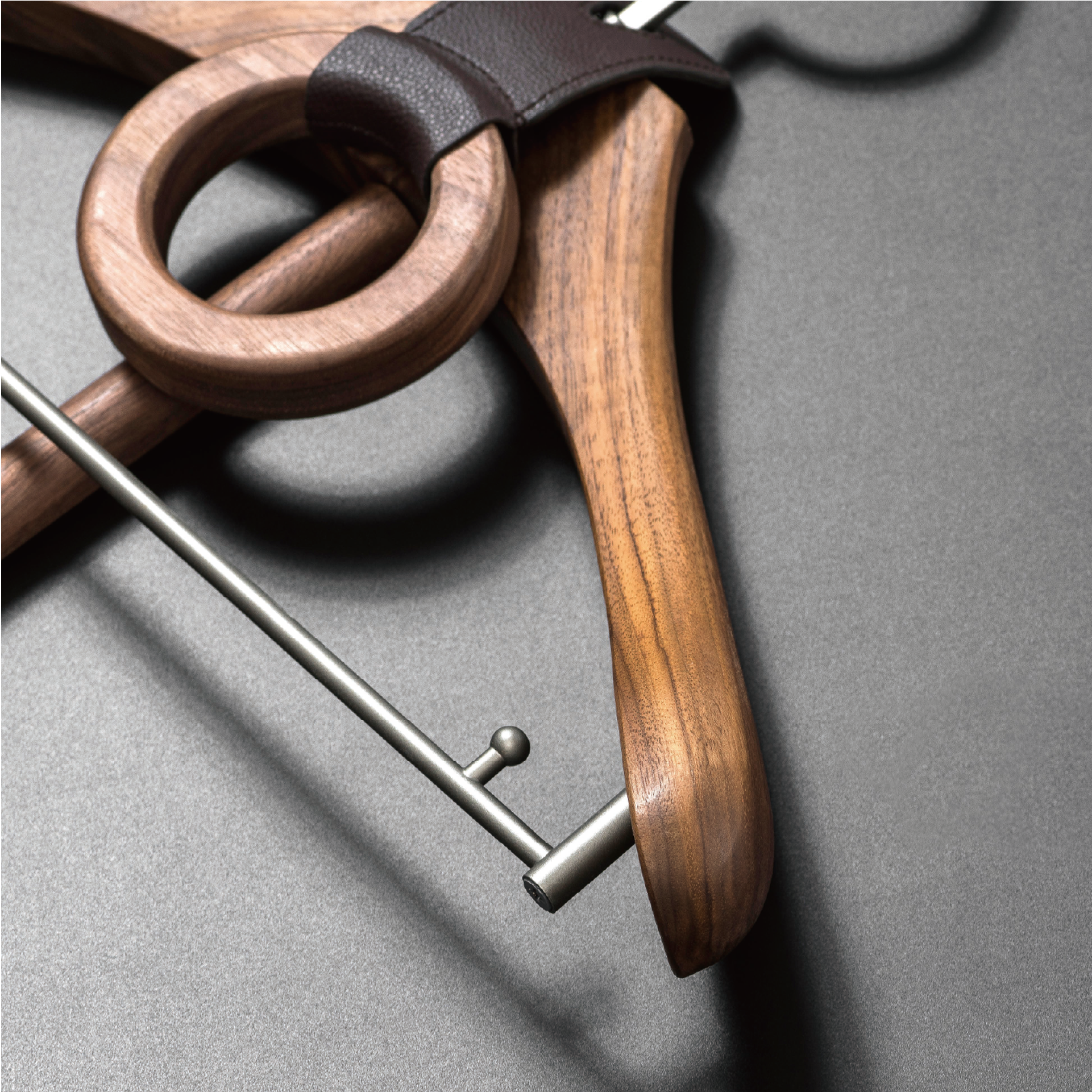 [BASISTEM] HORGEN Khaki Walnut Suit & Dress Hanger