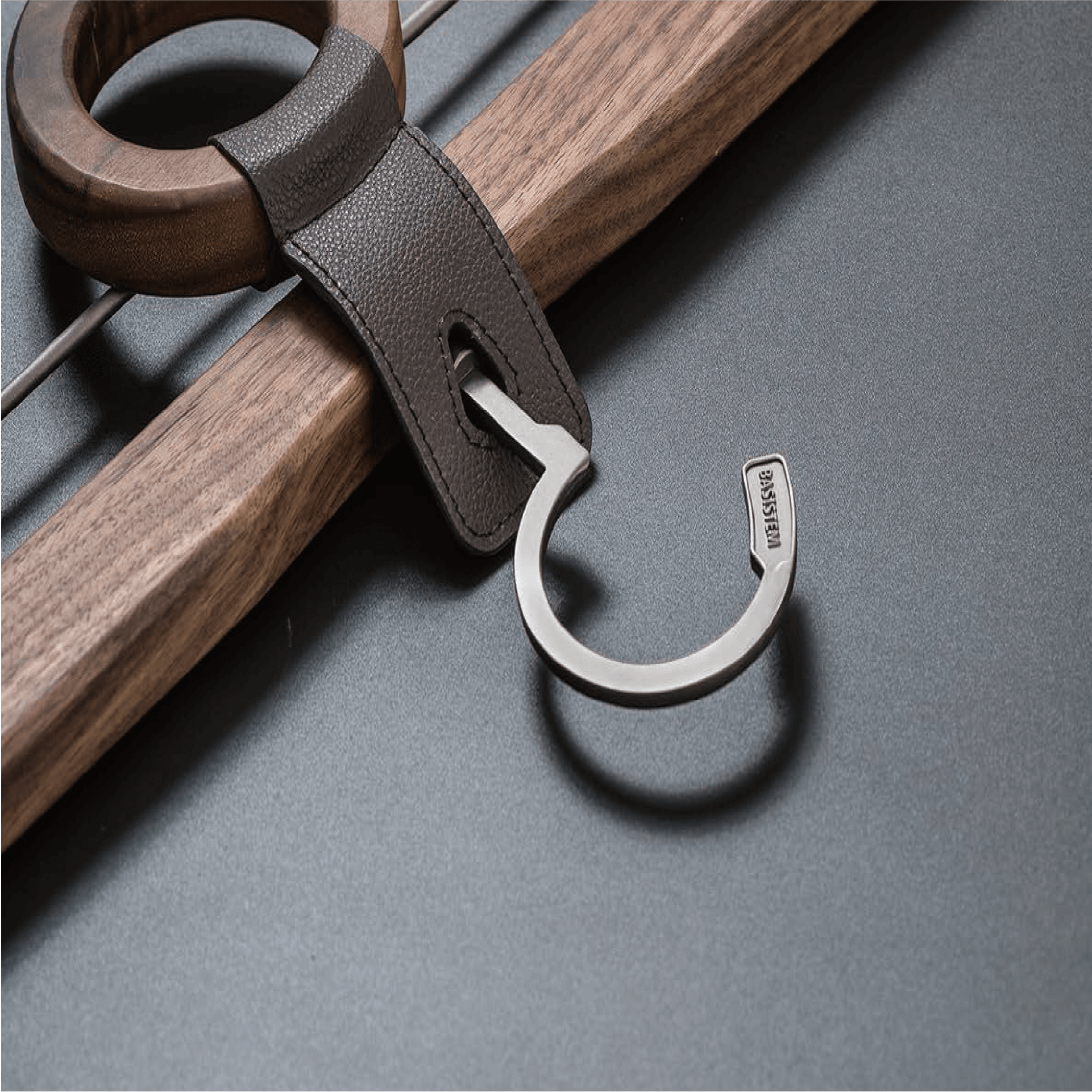 [BASISTEM] HORGEN Khaki Walnut Pant & Skirt Hanger